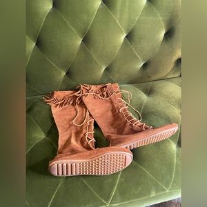 Minnetonka lace up fringe boots Size 10